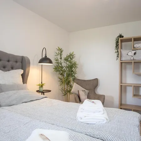 Comfort - Balcony - Free Private Parking 公寓