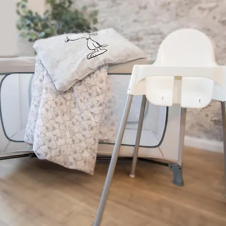 公寓 Comfort - Balcony - Free Private Parking *